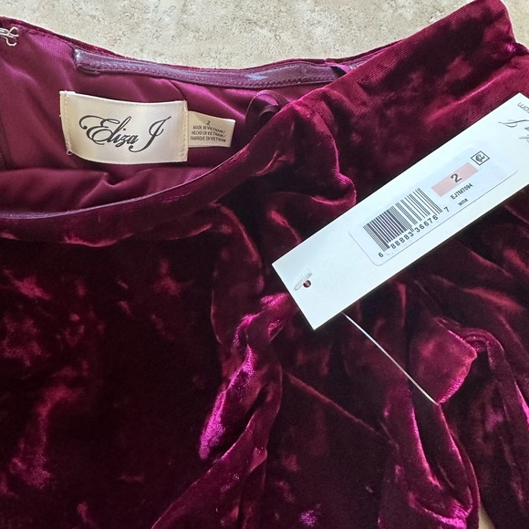 NWT Eliza J Burgundy Wine Crushed Velvet Off The Shoulder Dress, Size 2 - Picture 6 of 6
